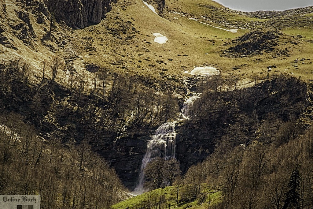 Cascade, Pista, arbres Paysage, arbres, prairie, Soule, Larrau, Coline Buch, montagne, Pyrénées