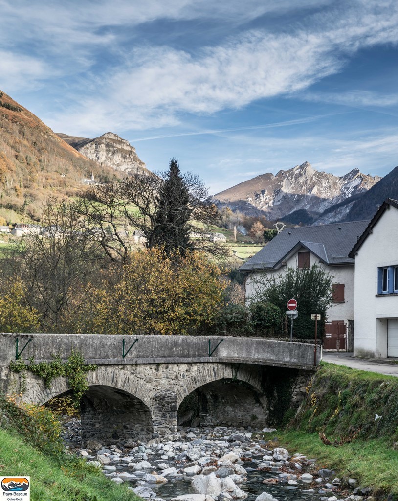 Laruns, 2018, Laruns, village, maisons, pont, montagne, 64, Aquitaine, Coline Buch, France, Pyrénées, Vallée d'Ossau, automne, montagne, pyrénées Atlantiques,