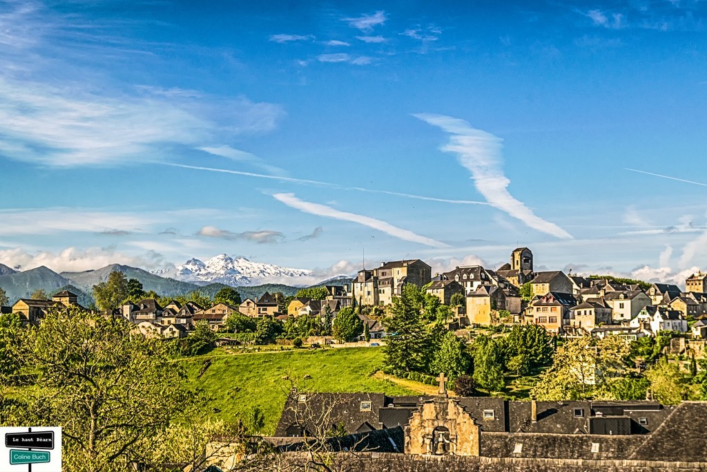 Quartier d'Oloron-Sainte-Marie, Béarn, 64, ville, montagne, ciel, Coline Buch, France